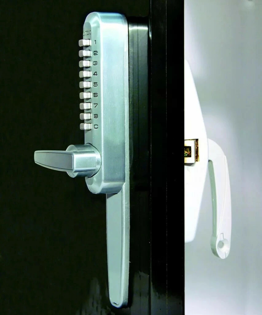 Verrou Et Serrure à Code Mécanique : Adaptation Barre Anti-panique 4 Verrou Et Serrure à Code Mécanique : Adaptation Barre Anti-panique – Image 2