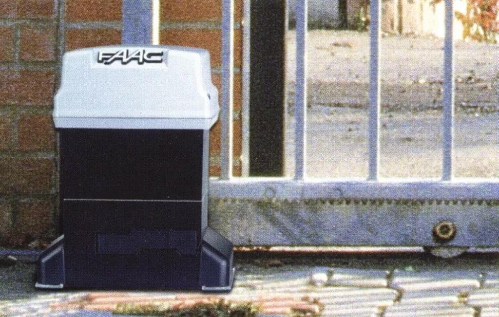 Motorisation De Porte Et Portail : Kit Coulissant 746 4 Motorisation De Porte Et Portail : Kit Coulissant 746 – Image 2